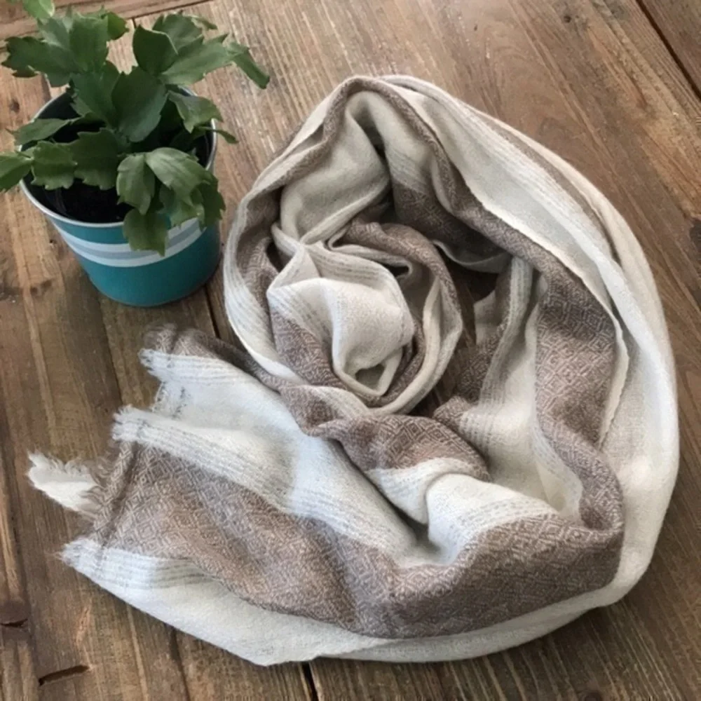Wrap/ Scarf/ Shawl 100% Exclusive Cashmere Hand Made in Nepal 27”x78”